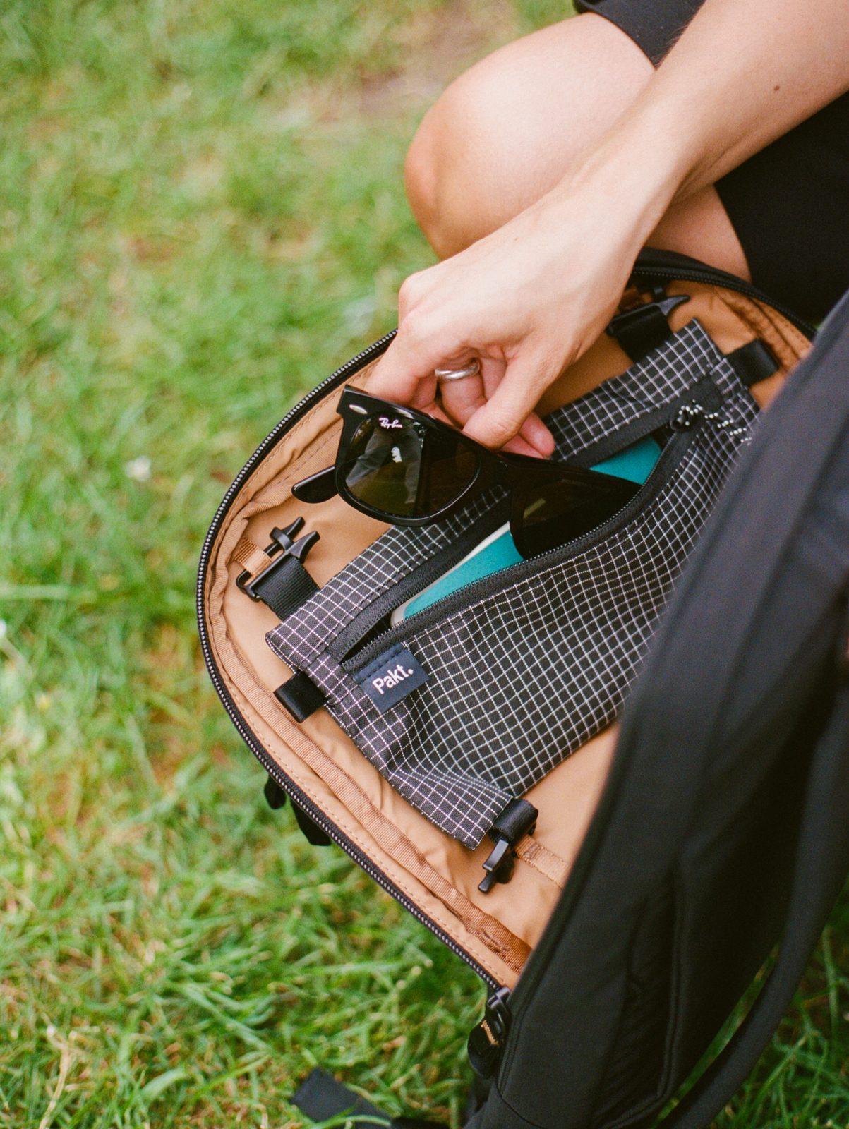Stays Organized on the Move.