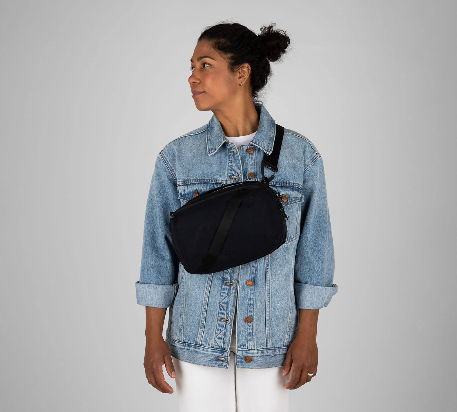 5L Sling on a female model