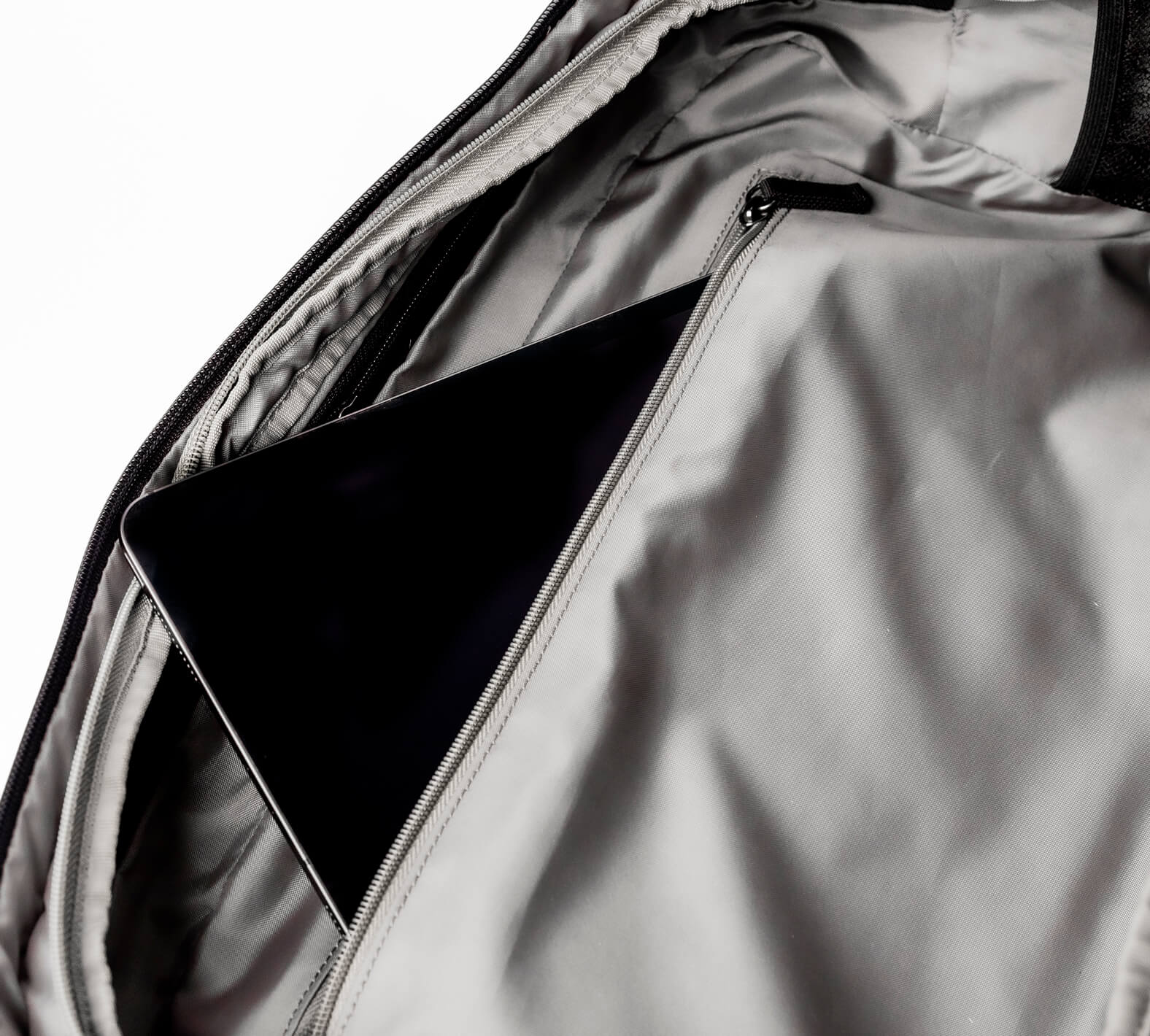 The interior of the bag features pockets in the lining to store any important documents or slimmer items.